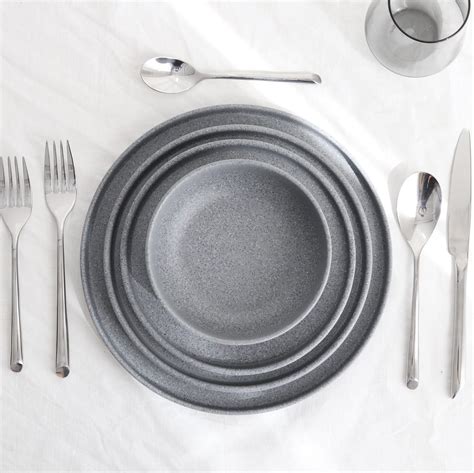 Primer plano de la textura de la vajilla gris báltico