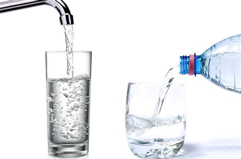 Infografía comparando agua del grifo, agua embotellada y agua de ósmosis inversa