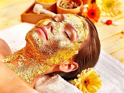 Máscara facial de oro