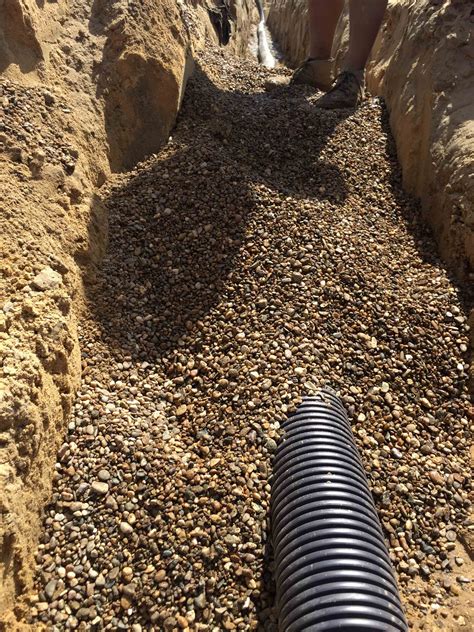 Aplicaciones de grava para drenaje en jardinería