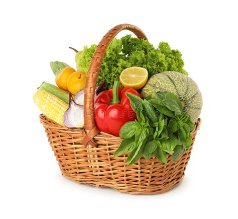 Frutas y verduras frescas en una cesta