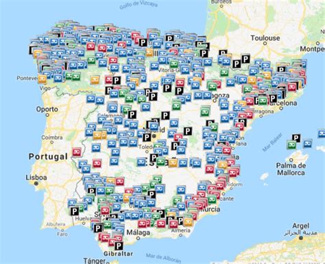 Mapa de España con iconos indicando áreas de servicio para autocaravanas