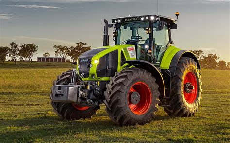 Tractor Claas en un campo