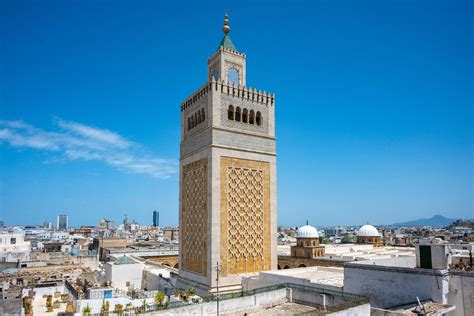 Torre junto a la Medina de Túnez