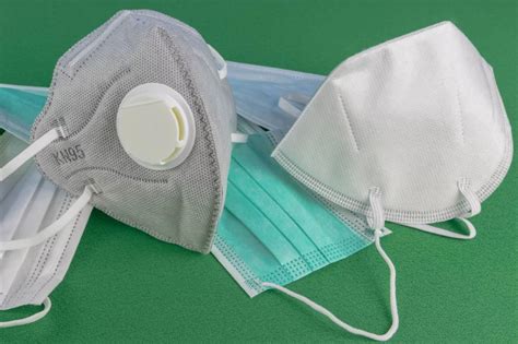 Mascarilla con rejilla y su estructura