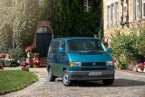 Furgoneta Volkswagen T4 vista desde atrás