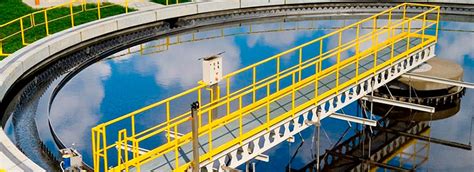 Sistema de tratamiento de agua doméstico con múltiples etapas