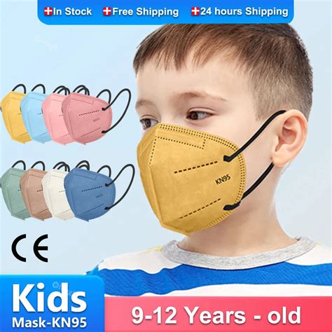 Niños usando mascarillas FFP2